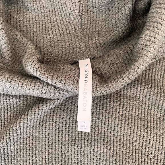 Aritzia Babaton- green thermal cowlneck - Picture 6 of 6